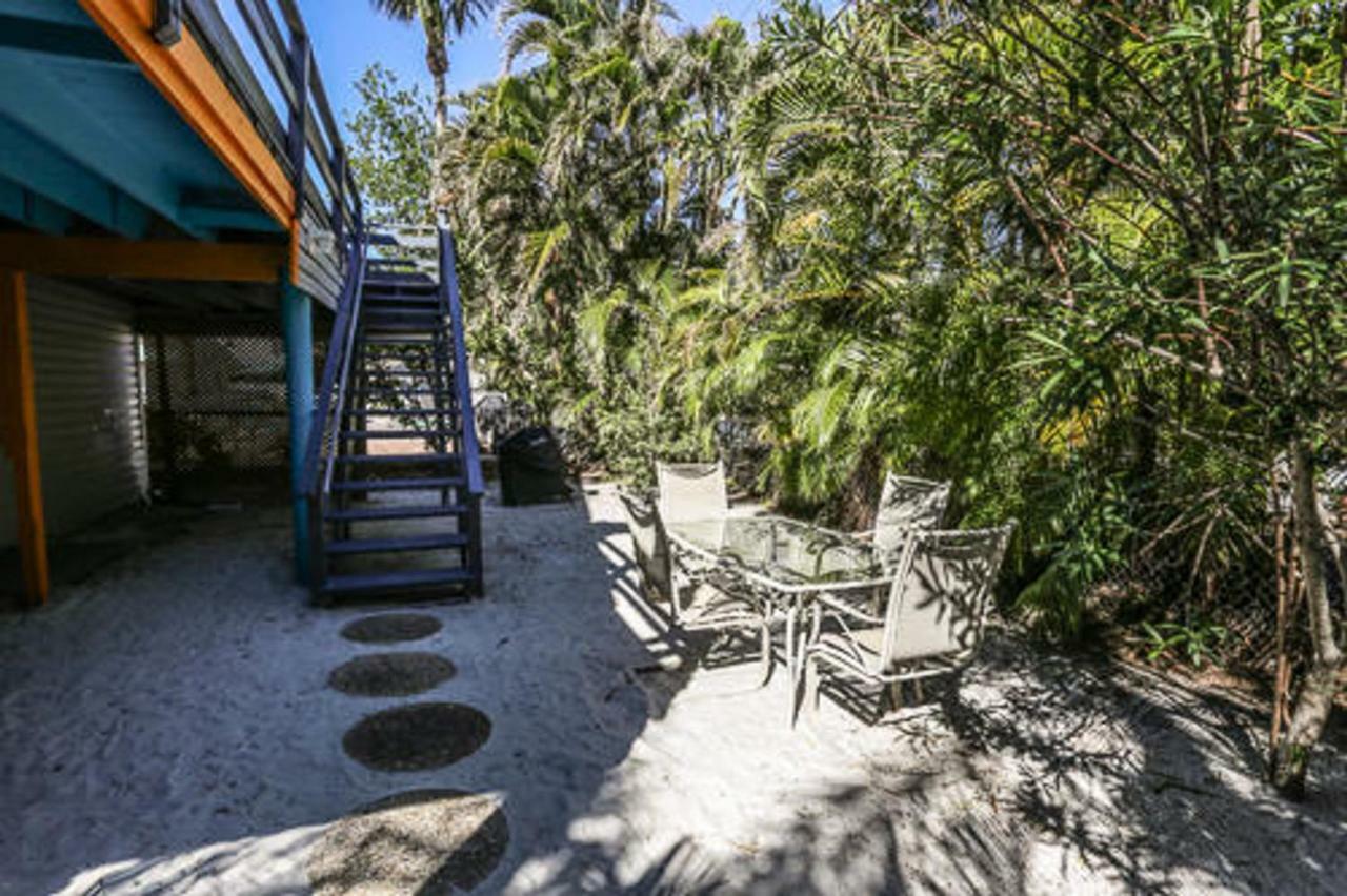 5583 Estero 2 Villa