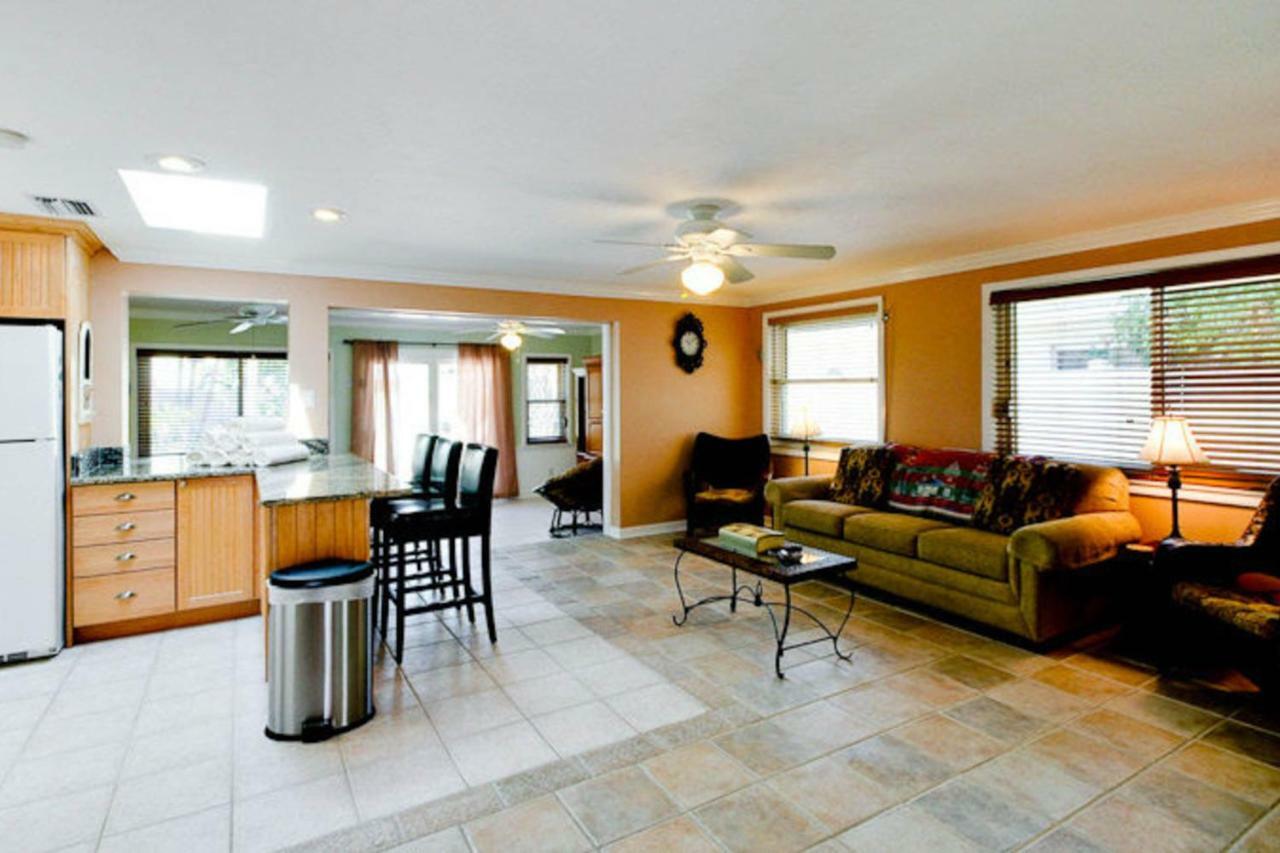 Tropical Oasis * Anna Maria