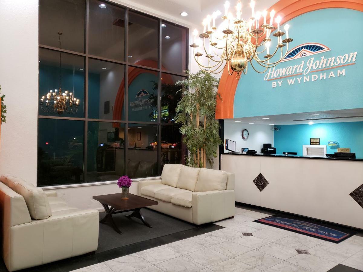 Howard Johnson By Wyndham Front Park