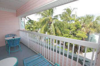 Lighthouse Resort: &