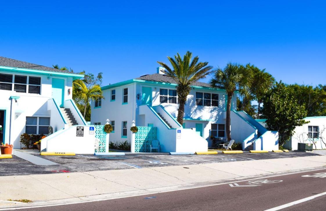Motel Swashbuckler Treasure Island