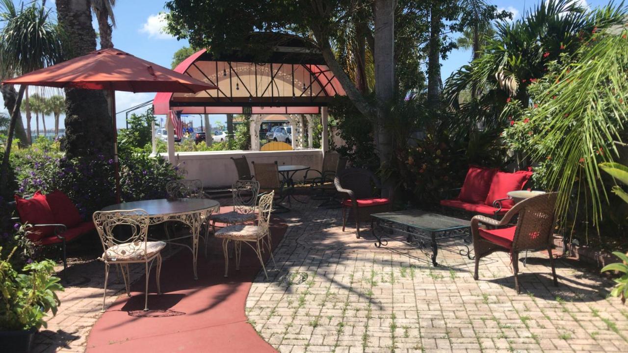 Sea Breeze Manor Bed & Breakfast