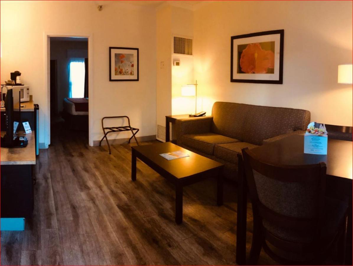 Baymont By Wyndham Near Busch Gardens 2* Tampa