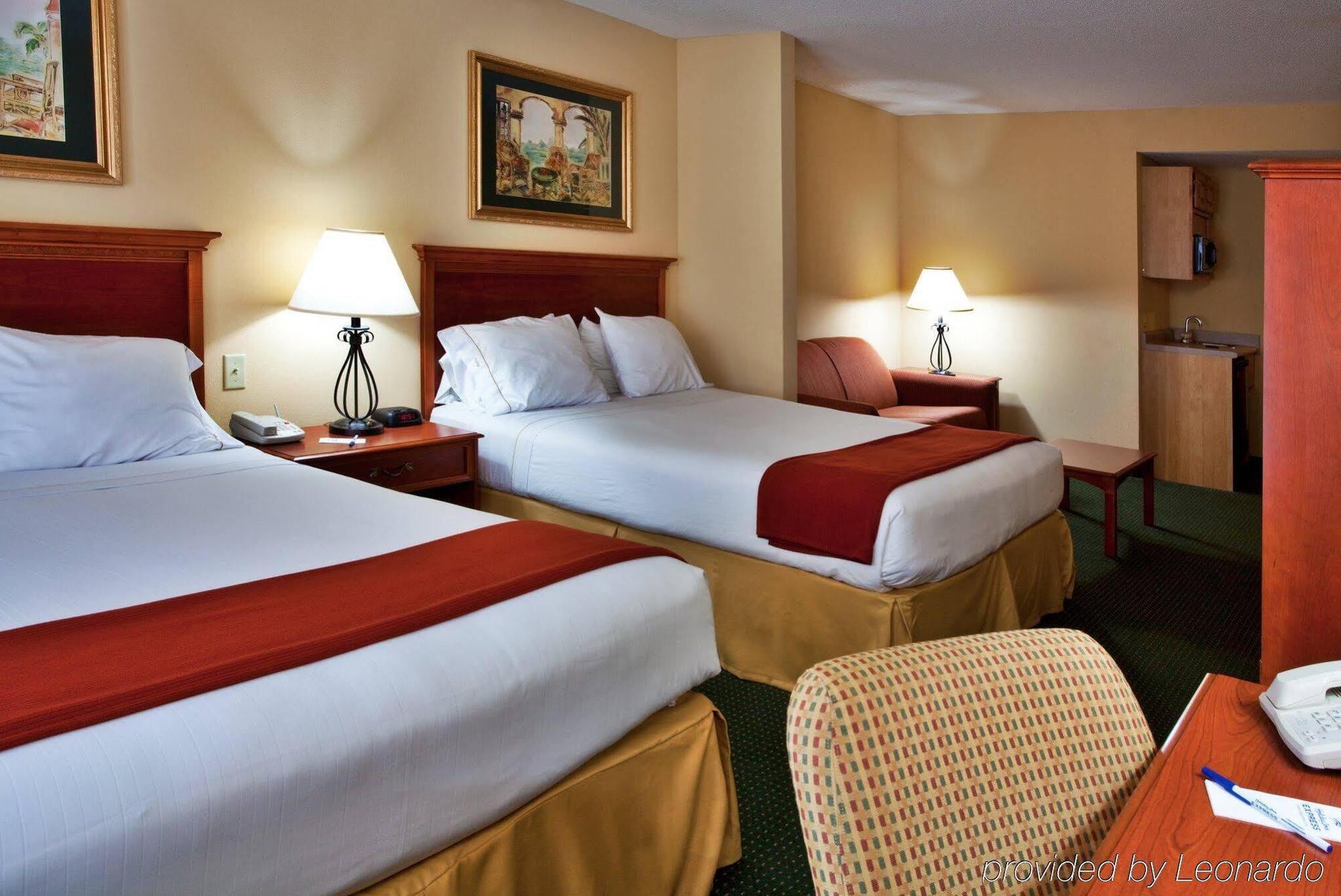 Express & West, An Ihg Hotel Brooksville