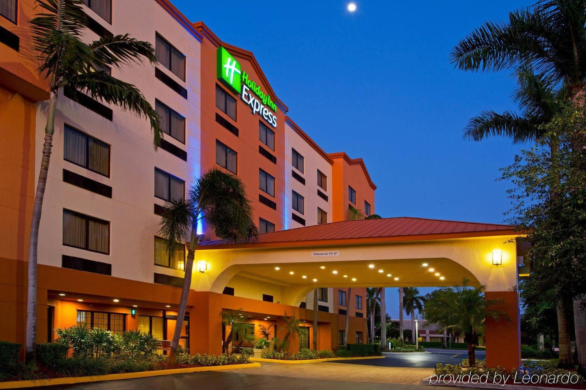 Express And Lauderdale Airport West By Ihg Hotel Davie