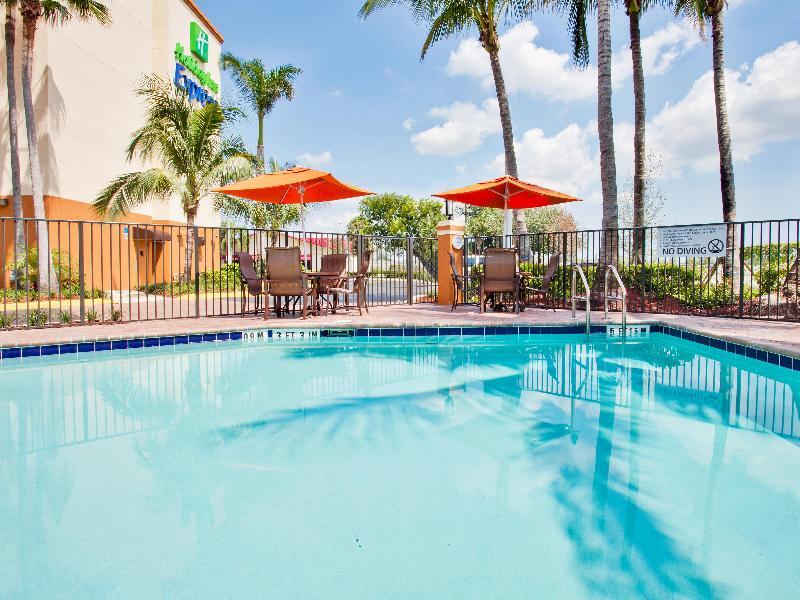 Express And Lauderdale Airport West By Ihg Hotel Davie