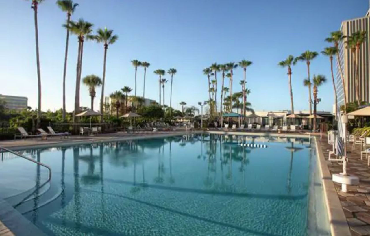 Doubletree By Hilton At The Entrance To Universal Hotel