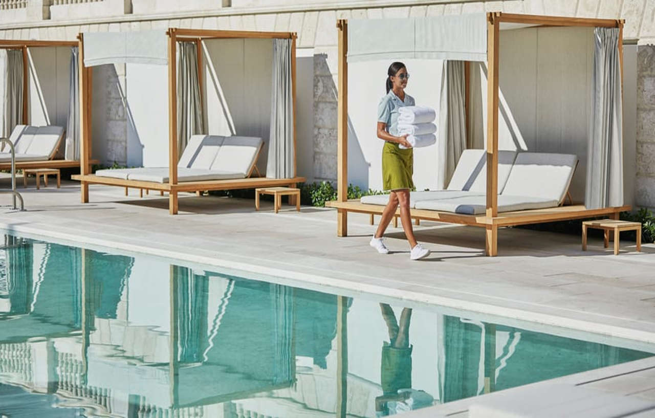 Four Seasons At The Surf Club Hotel