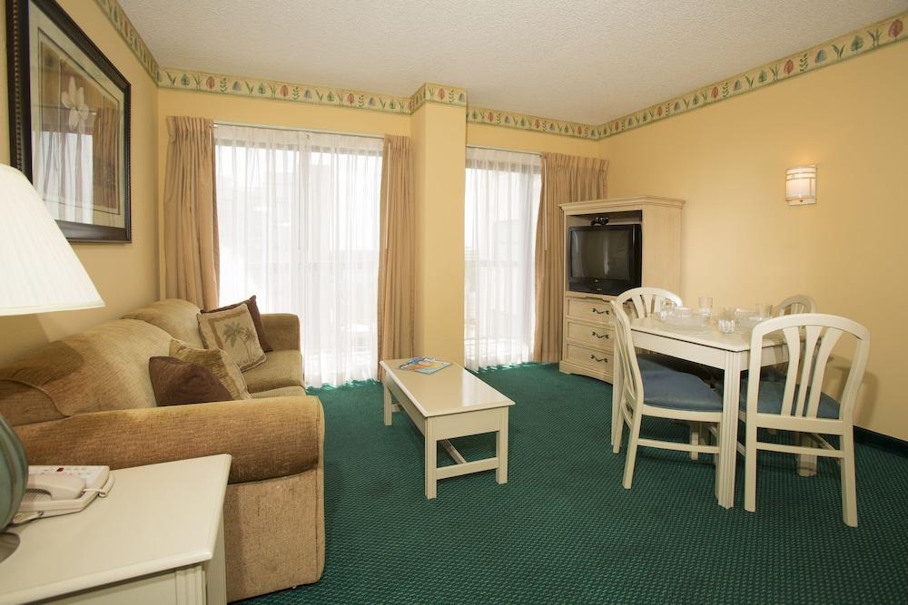 Enclave Suites, A Staysky & Near Universal 3*