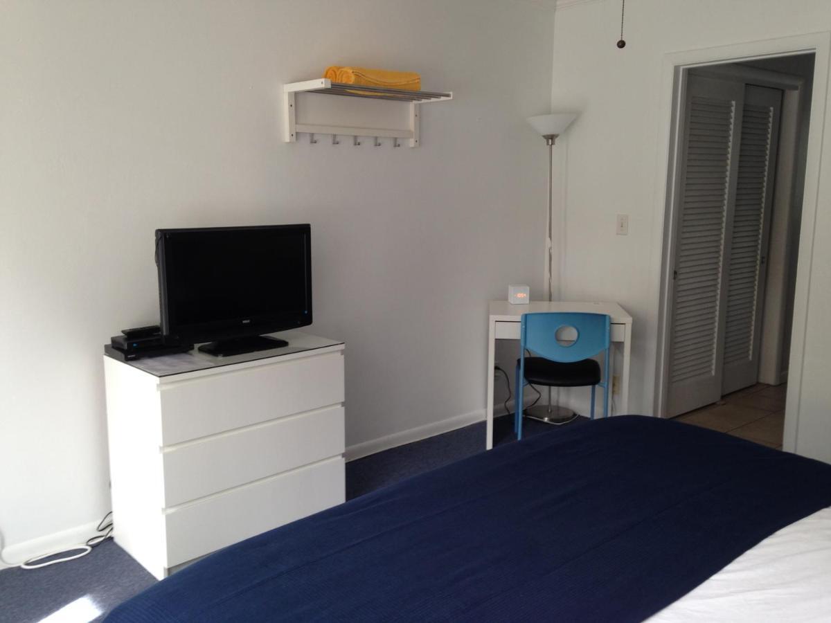 Cheston House - Clothing Optional Male Hotel