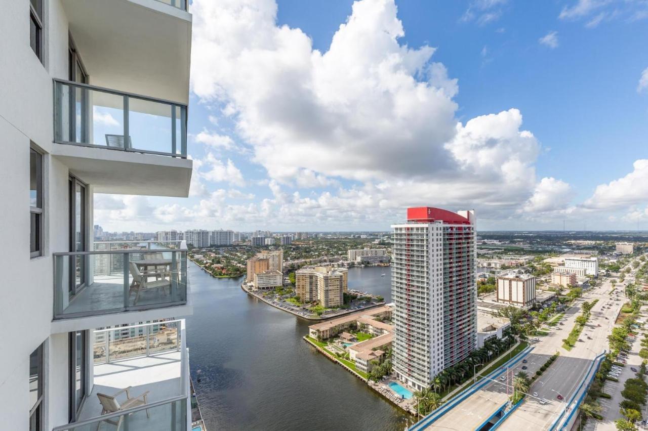 Modern 3 Bedroom At Hollywood 28th Floor Apartment *