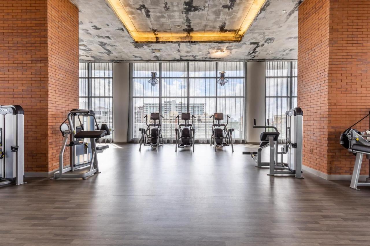 Modern 3 Bedroom At Hollywood 28th Floor