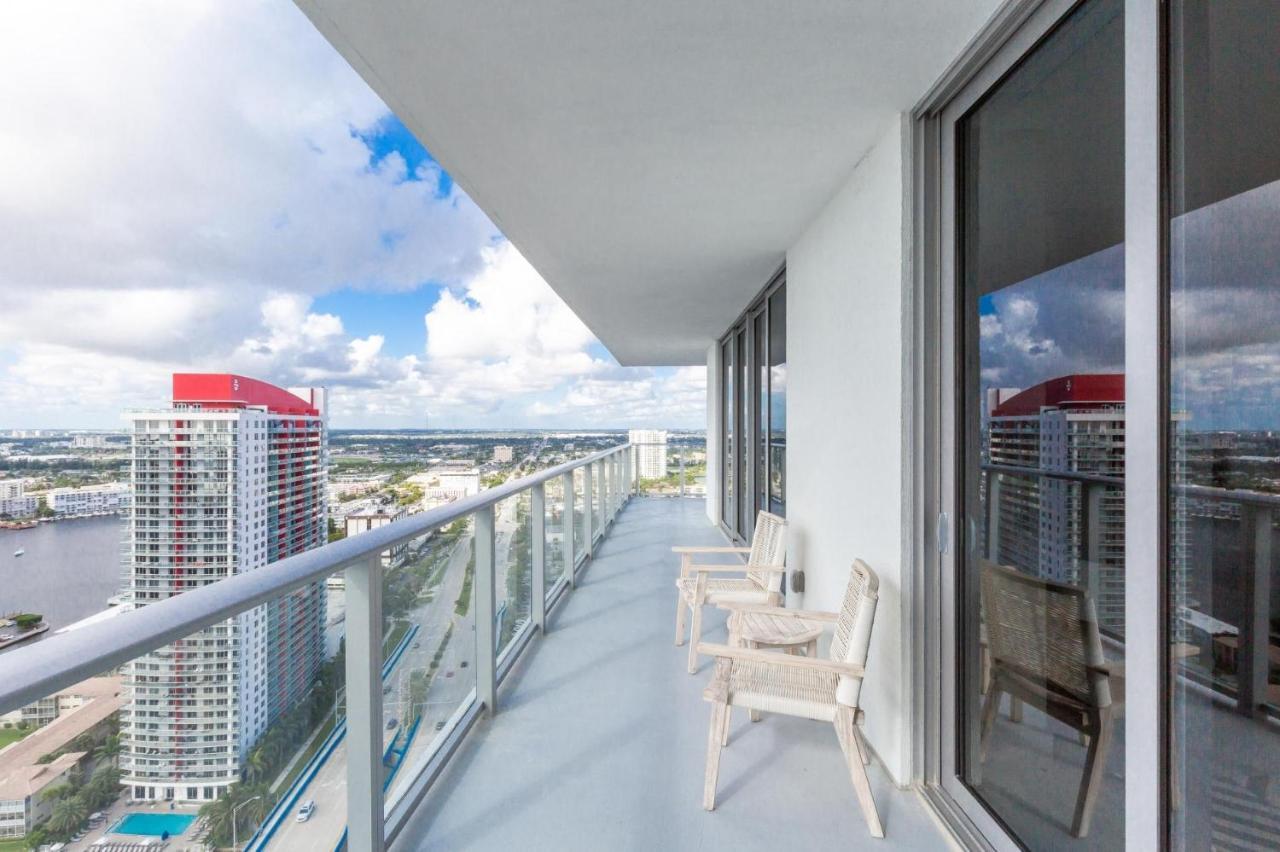 Apartment Modern 3 Bedroom At Hollywood 28th Floor