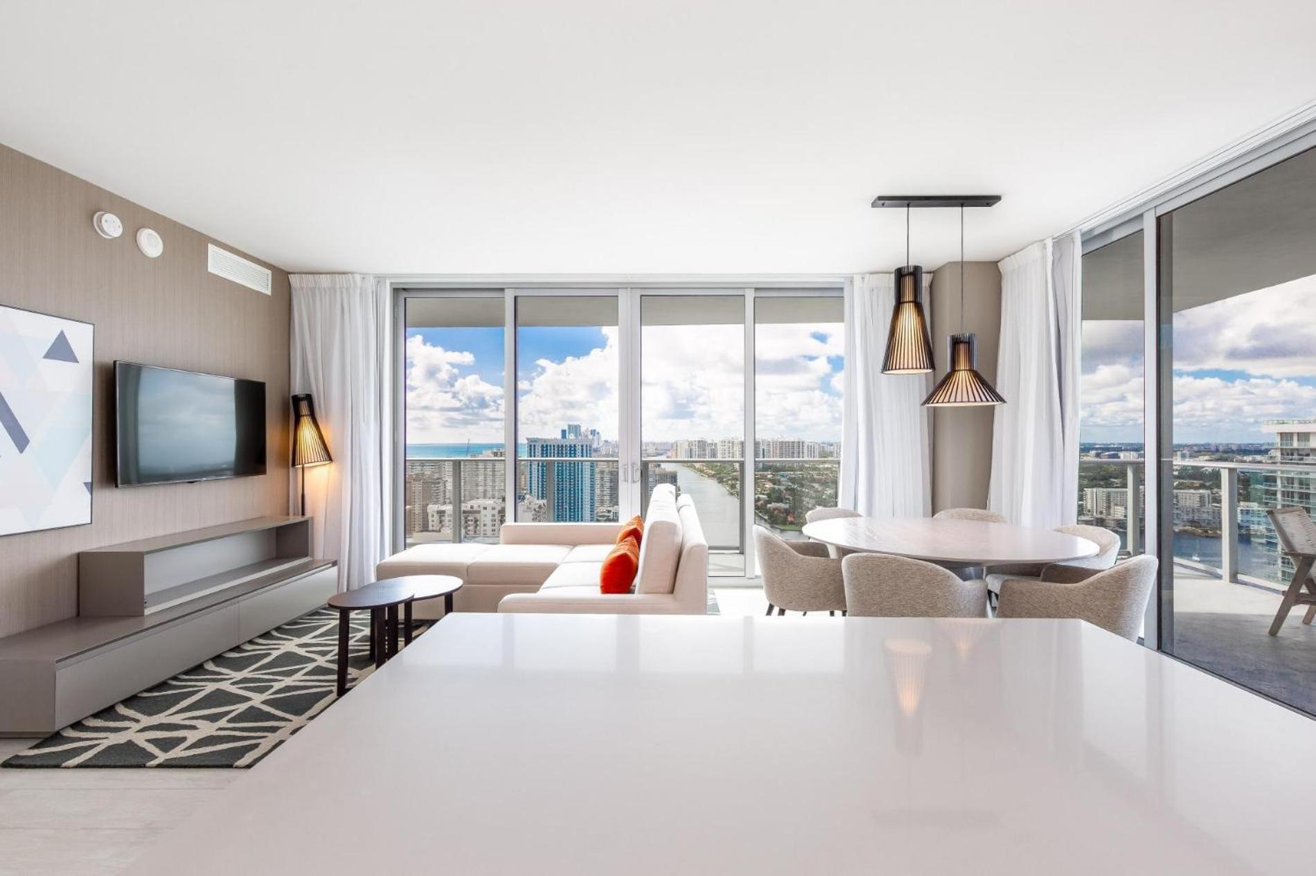 Apartment Modern 3 Bedroom At Hollywood 28th Floor *