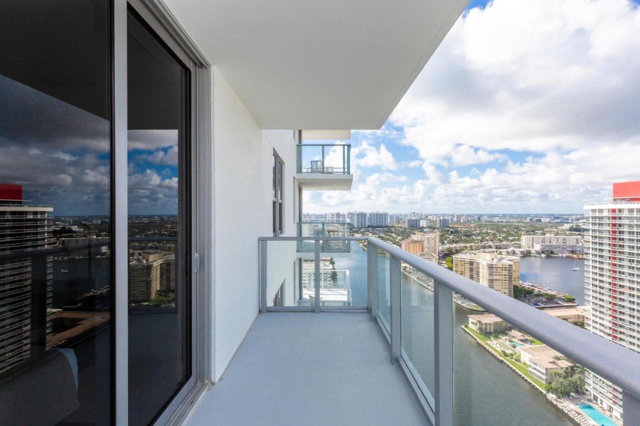 Apartment Modern 3 Bedroom At Hollywood 28th Floor