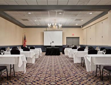 Hotel Ramada By Wyndham Westshore Airport South