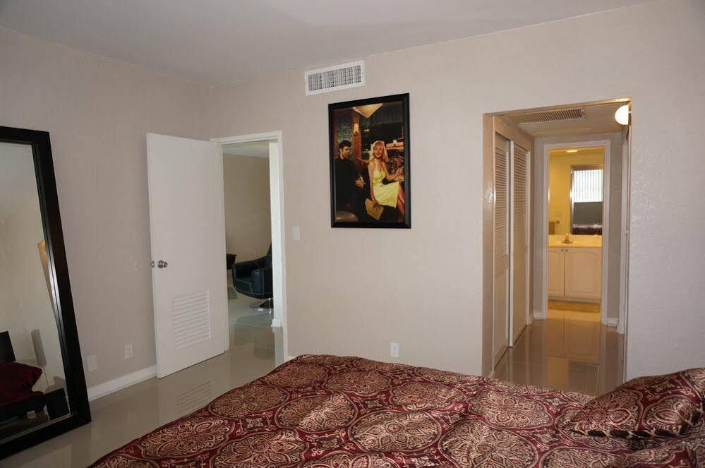 Sian Hollywood Apartment *