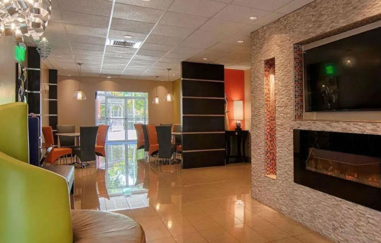 Days & By Wyndham North Naples Bonita Springs