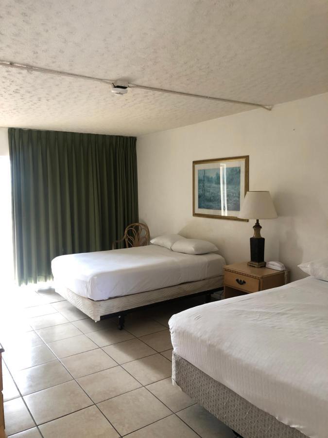 Motel Camelot Waterfront 3*