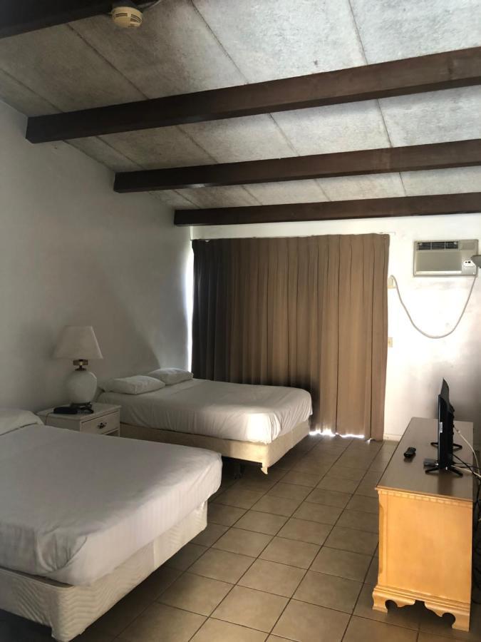 Motel Camelot Waterfront 3*