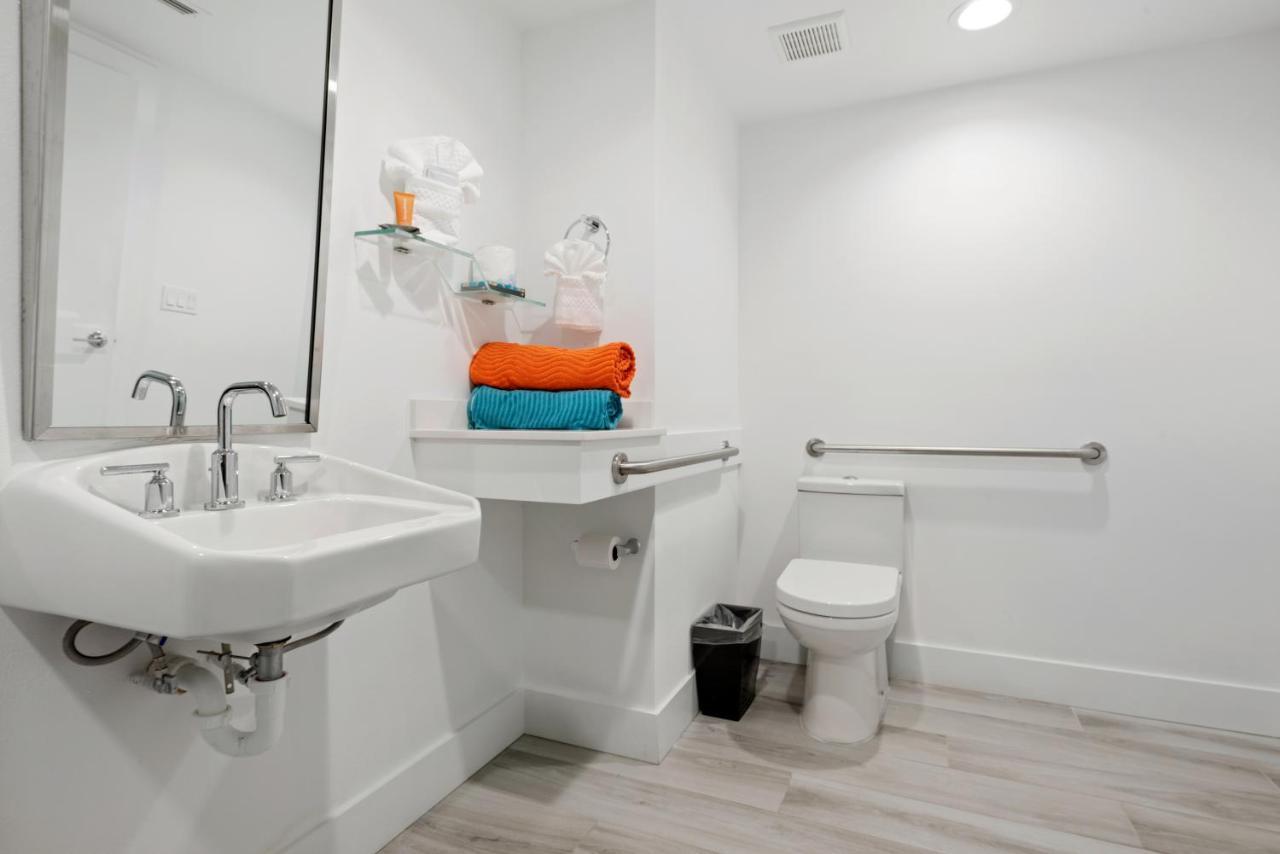 Fusion Waterfront 3* Treasure Island