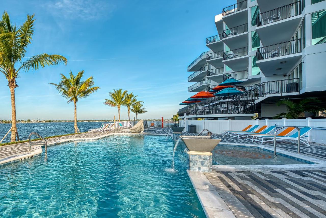Fusion Waterfront Resort 3*