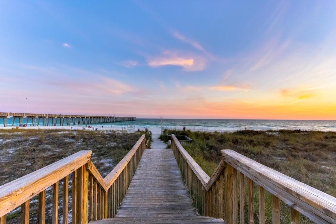 Boardwalk 1900 Hotel