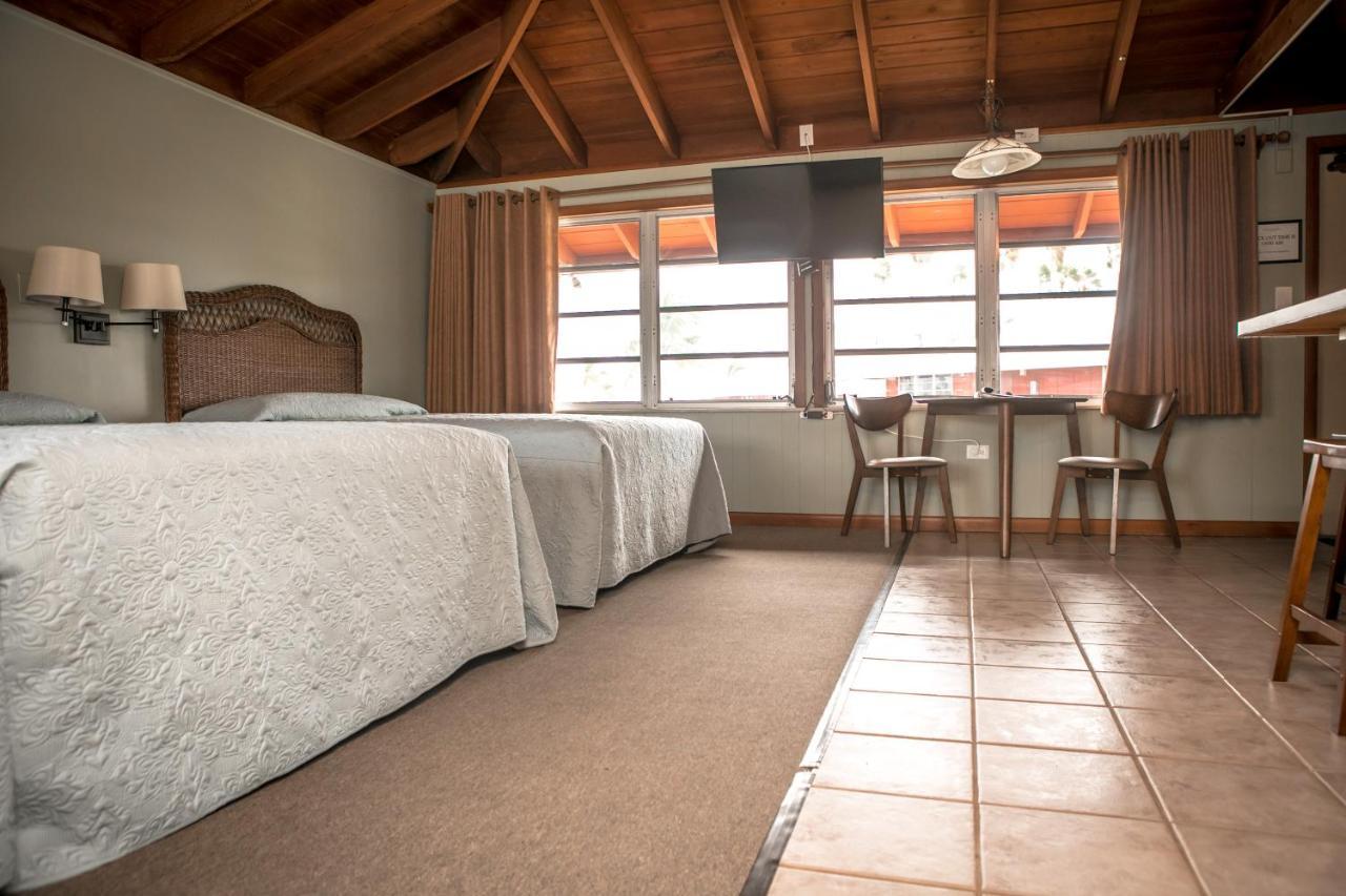 Ragged Edge & Marina Resort *