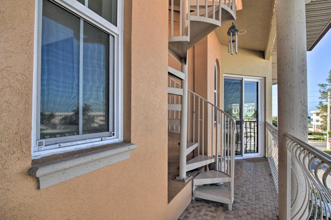 Bradenton Townhome - Walk To Locals-only Beach! Holiday home