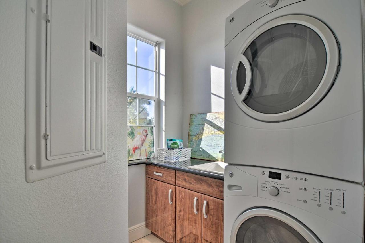 Bradenton Townhome - Walk To Locals-only Beach! Bradenton Beach