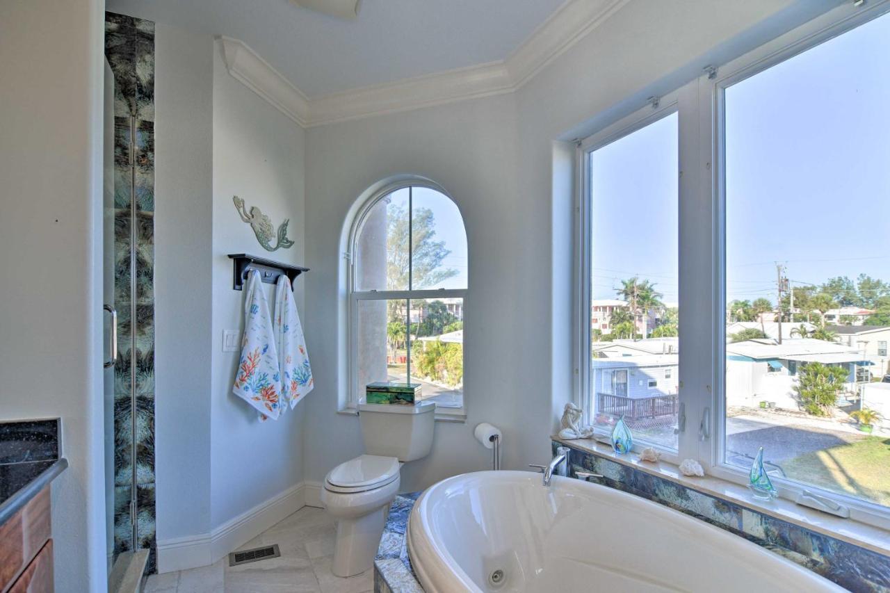 Bradenton Townhome - Walk To Locals-only Beach! Bradenton Beach