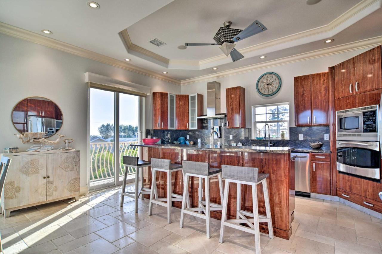 Bradenton Townhome - Walk To Locals-only Beach! Bradenton Beach