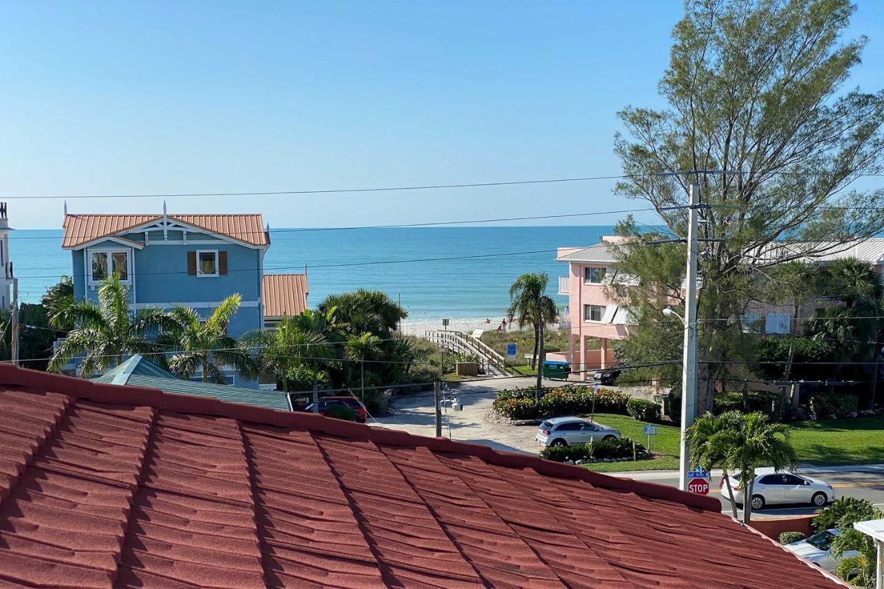 Bradenton Townhome - Walk To Locals-only Beach!