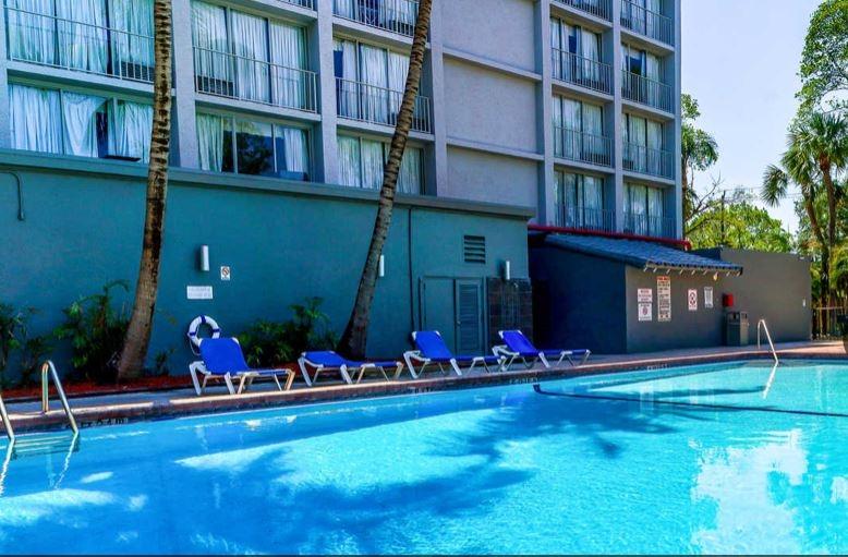 North Miami Gardens & (adults Only)