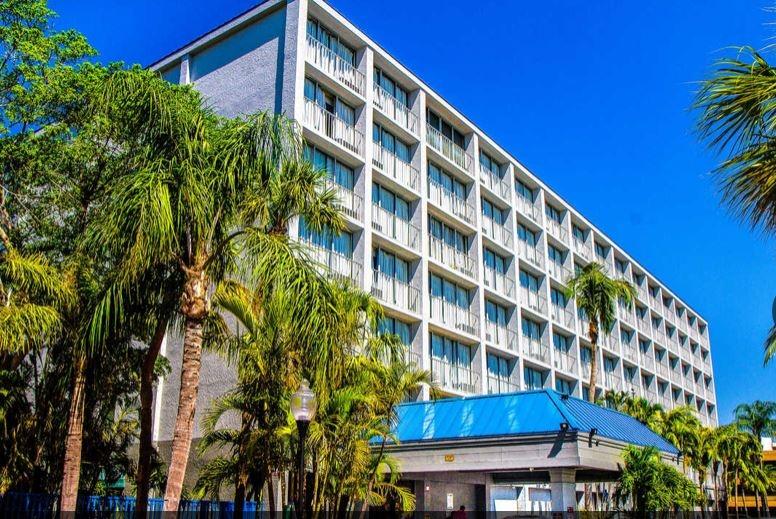 North Miami Gardens & (adults Only)