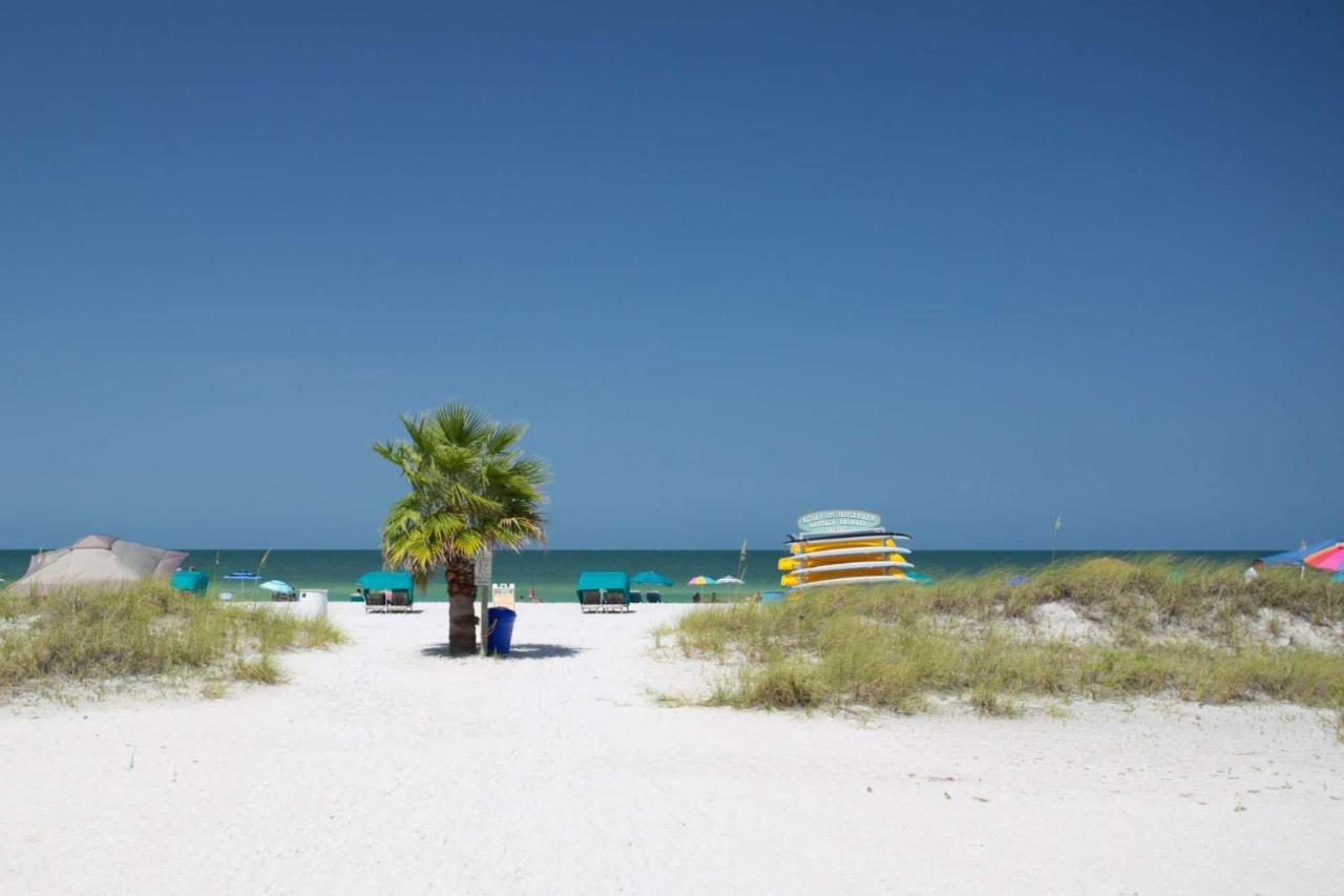323 - Island * St. Pete Beach