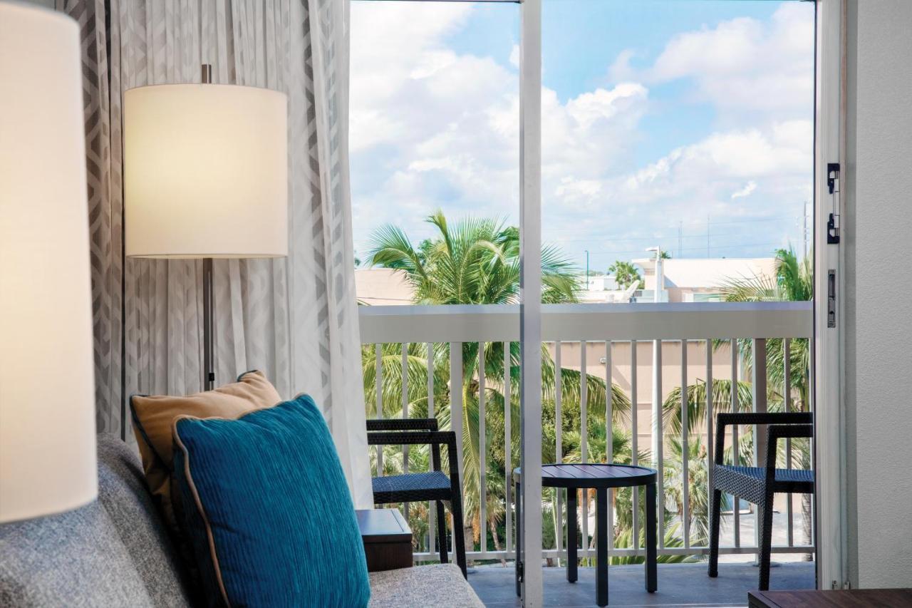Hotel Courtyard By Marriott Miami Mall
