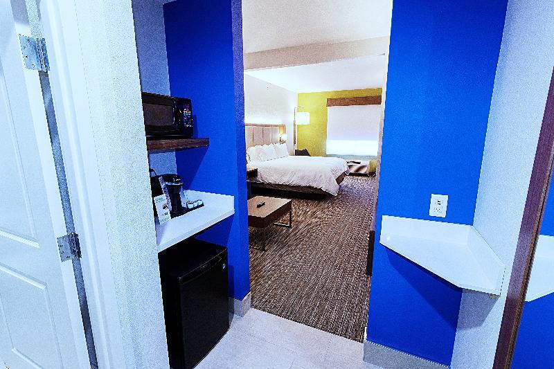 Express & South I-10 By Ihg Hotel 3*
