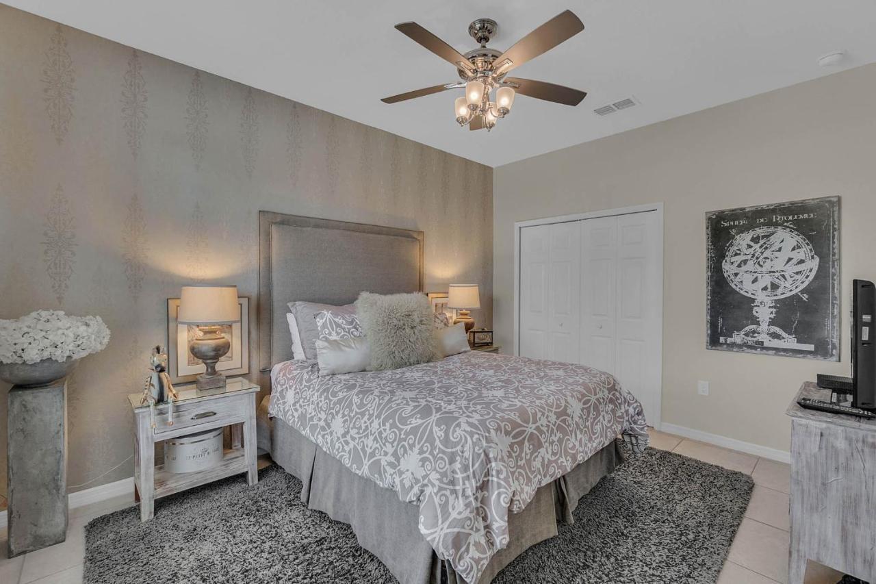Gorgeous Custom 6bd Hm Loaded With Amenities Themed Rooms, Private Pool Holiday home