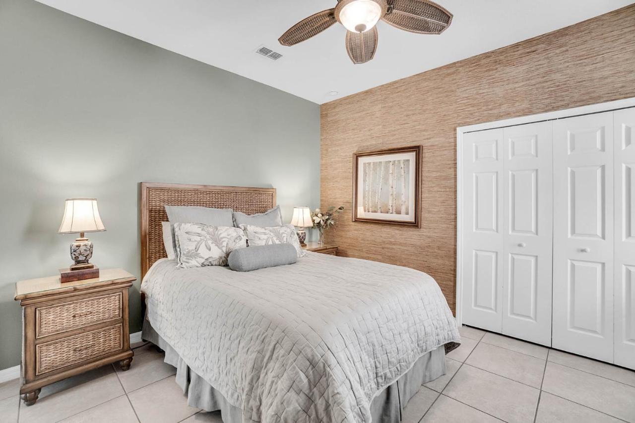 Gorgeous Custom 6bd Hm Loaded With Amenities Themed Rooms, Private Pool Holiday home Davenport
