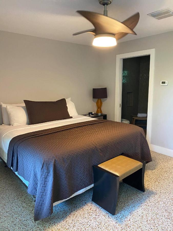 Captiva Hotel 2*