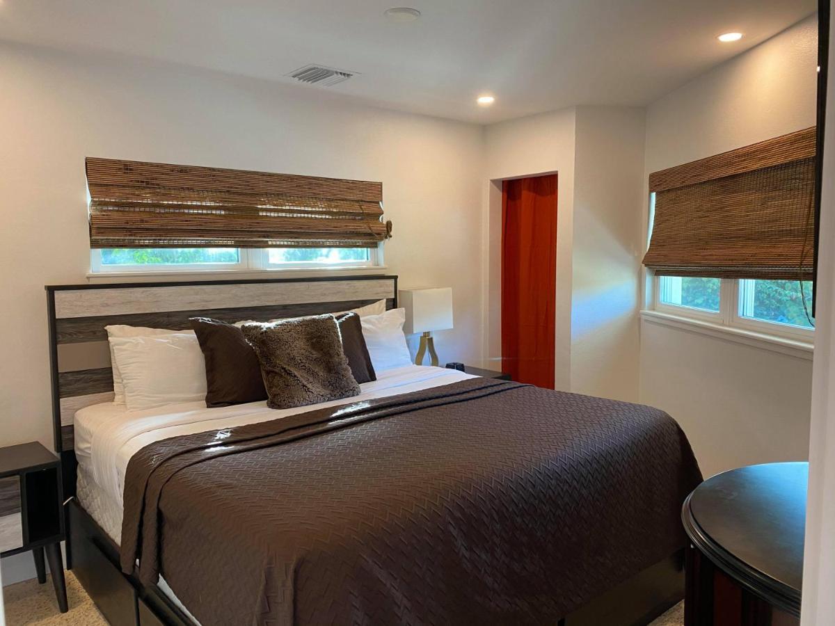 Captiva Hotel 2*