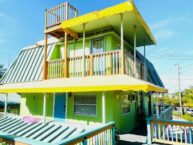 Sun Deck & Inn