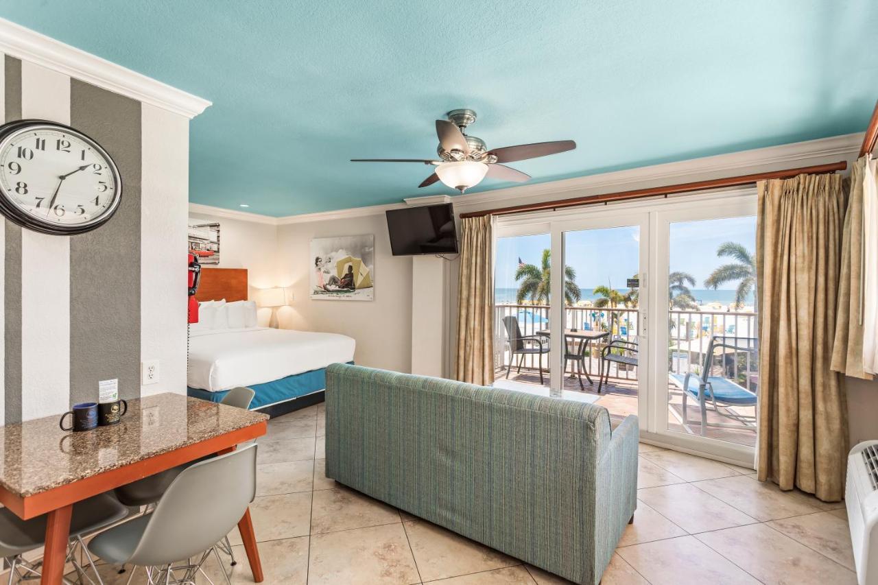 Plaza - Beachfront Resort