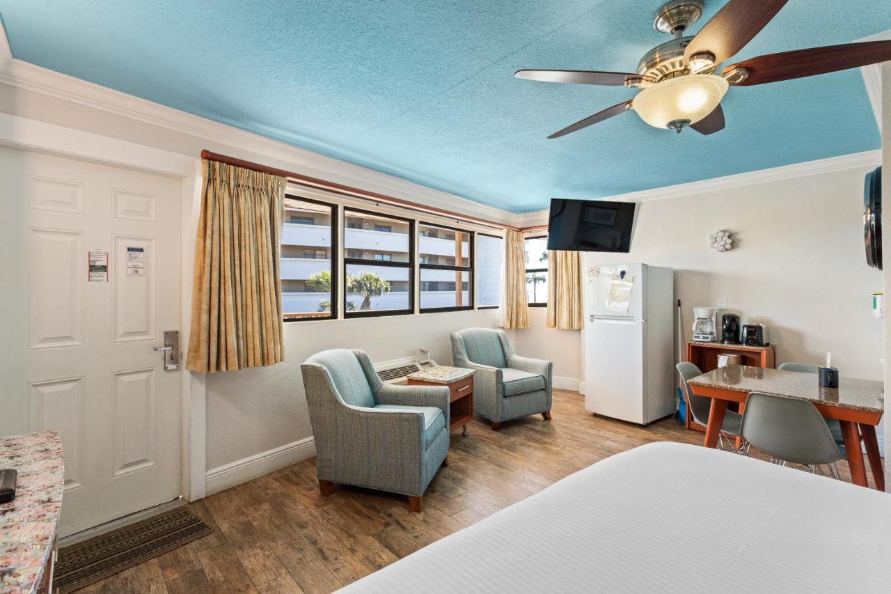 Plaza - Beachfront Resort 3*