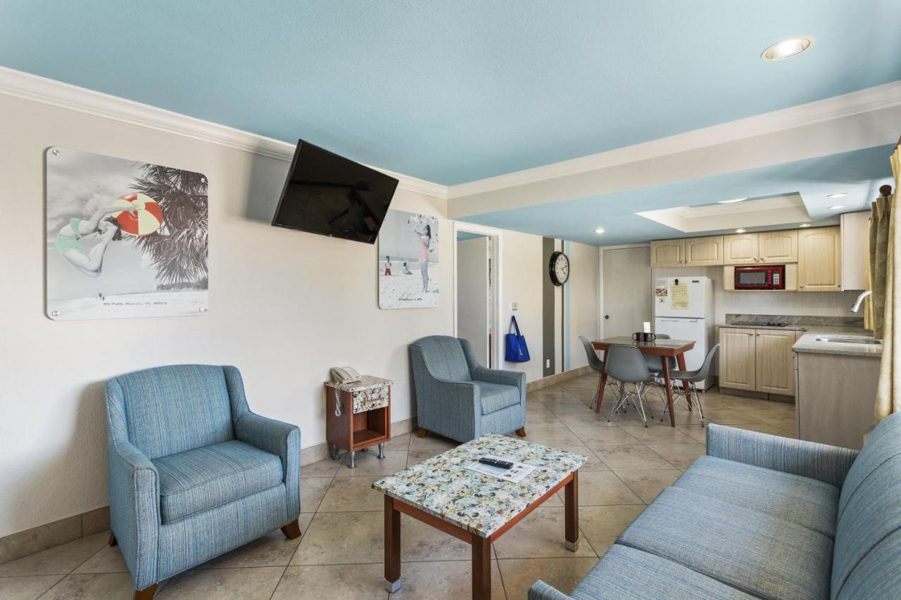 Resort Plaza - Beachfront 3*