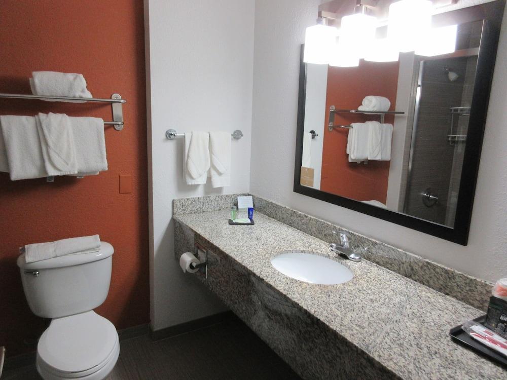 Sleep & Ft Lauderdale International Airport Hotel